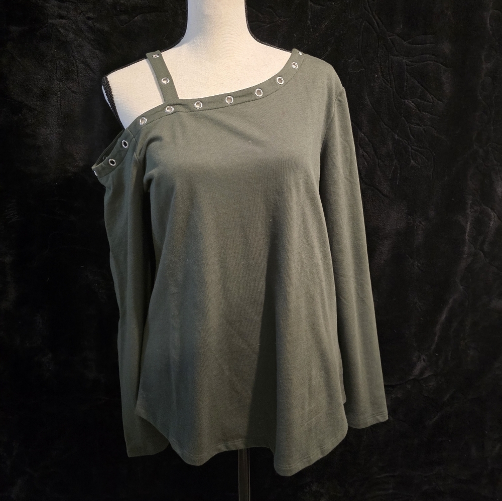 VENUS Dark Green Grommet-Accent Top